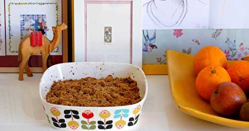 Crumble à la rhubarbe (oui, oui, encore de la rhubarbe...mais j'adore ça, c'est la saison, alors on en profite!)