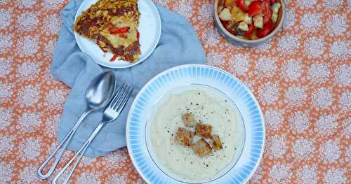 Dîner veggie : velouté de pâtisson, salade tomates-concombre, omelette aux poivrons (été)