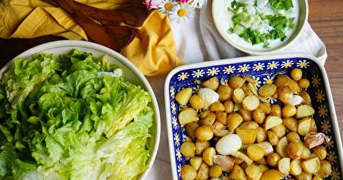 En mode retour de l'Amap : pommes de terre au four, salade, bibeleskaes (amap, Alsace, sans gluten, veggie)