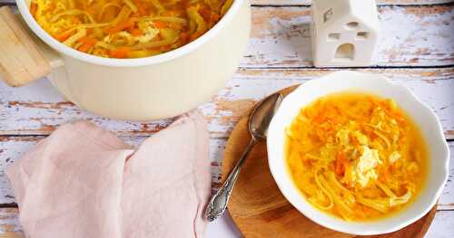 En mode retour de l'AMAP : potage asiatisant chou-carottes-nouilles de riz-oeufs (amap, veggie, sans gluten)