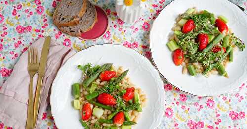 En mode retour de l'Amap : salade asperges, haricots blancs, fraises...(amap, sans gluten, vegan, printanier)