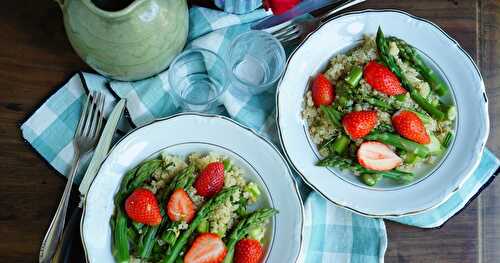 En mode retour de l'Amap : salade asperges vertes, quinoa, fraises (amap, vegan, sans gluten, printanier)