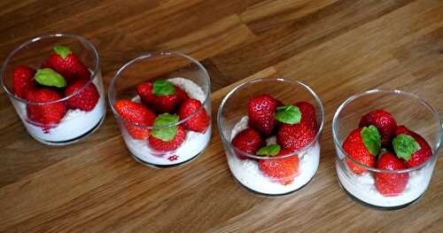 Fraises à la crème de noix de cajou vanillée (vegan, sans sucre)