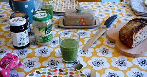 Green smoothie kale-banane-orange-gingembre