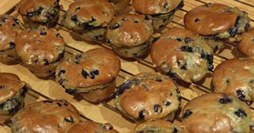 Muffins myrtilles-chocolat blanc (+buffet d'anniversaire d'Augustin en grand comité!)