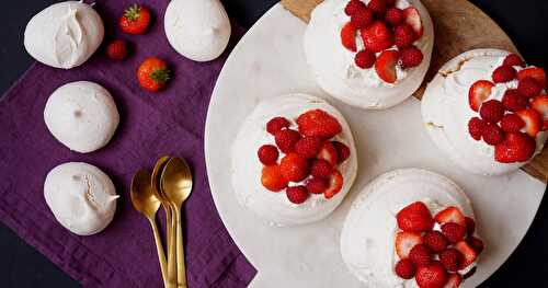 Pavlovas aux fruits rouges (vegan) (pour le dessert peu sucré, on repassera un autre jour!!)