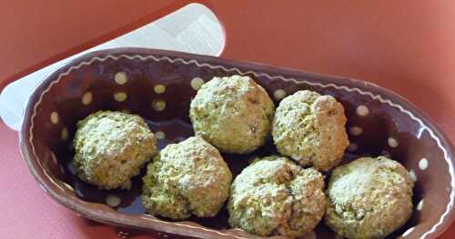 Petits pains à la carotte et au sésame avec velouté de pois cassés...