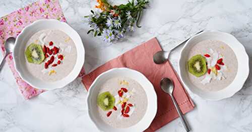 Porridge de sarrasin cru, banane, fraises...(petit-déjeuner, rawfood, vegan)