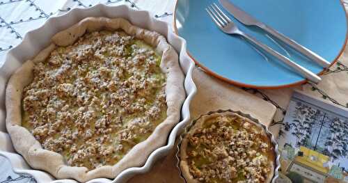 Quiche aux poireaux, "topping" feta-noisettes