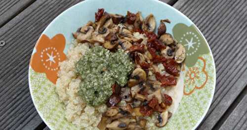 Quinoa champignons-tomates séchées-pesto de blettes