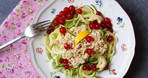 Salade de courgette crue, sauce crémeuse cajou-citron