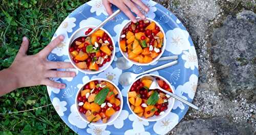 Salade de fruits abricots, groseilles, menthe, amande (dessert estival, vegan)