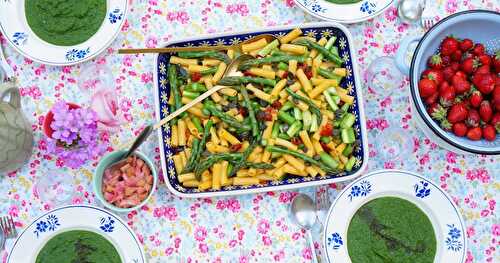 Salade de pâtes, asperges, tomates séchées et purée d'épinards (amap, sans gluten, printanier, vegan)