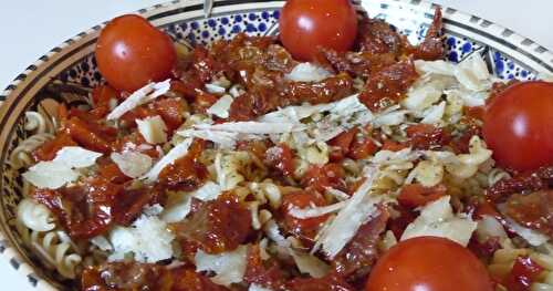 Salade de pâtes toute rouge (ou presque!)