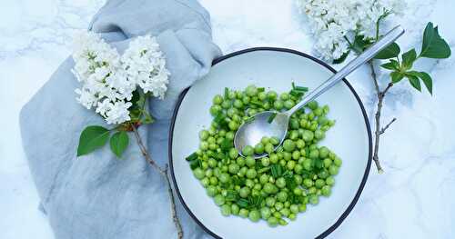 Salade de petits pois crus (et velouté avec les cosses !) (sans gluten, printanier, antigaspi)