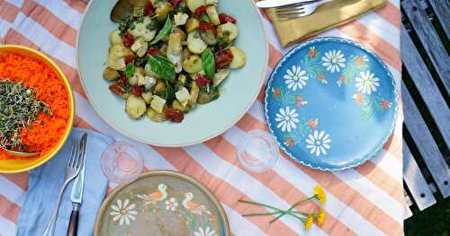 Salade de pommes de terre nouvelles, basilic, tomates séchées (Alsace, vegan, estival)