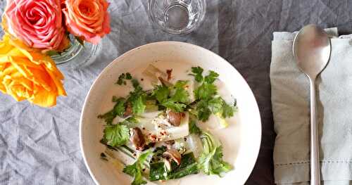 Soupe chou pak choi, champignons et lait de coco (vegan)