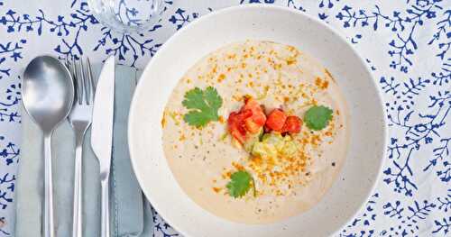 Soupe crue coco, avocat, tomate, curry (vegan, sans gluten, cuisine crue)