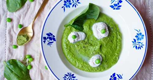 Soupe toute verte (petits-pois, épinards, avocats) et sa chantilly de coco (vegan)