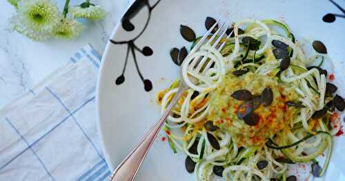 Spaghetti de courgette, sauce avocat-citron (estival, cru, vegan)