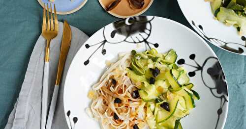 Tagliatelles de riz, courgettes, ail noir, citron confit (sans gluten, vegan)