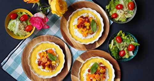 Un joli déjeuner coloré : tartelettes polenta, "fromage" d'amande à l'ail, petits légumes...(vegan, glutenfree, lactosefree)