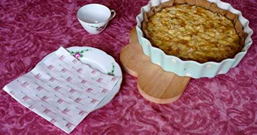 Une bonne vieille tarte à la rhubarbe des familles (+ des asperges avant!= un bon repas dominical)