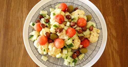 Une jolie assiette : chou fleur-pastèque-noisettes-concombre et petite sauce qui tabasse!