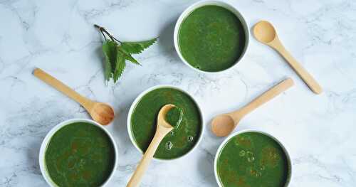 Velouté aux orties fraîchement cueillies (vegan, sans gluten, printemps)