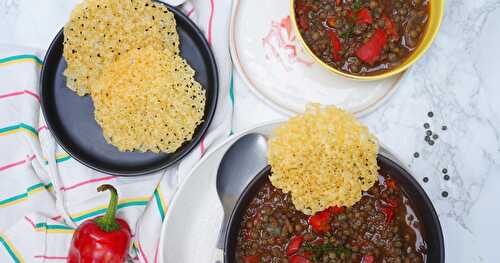 Soupe lentilles-poivrons-tomates, tuiles de comté (veggie, sans gluten, amap)