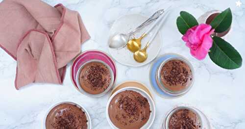 Mousse-crème au chocolat, grué de cacao (vegan, sans gluten, dessert)