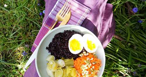 Assiette veggie composée : riz noir, carottes, poireaux, oeuf (veggie, sans gluten)