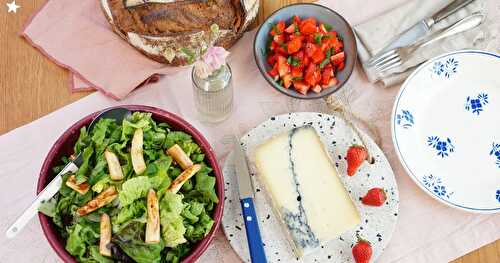 Salade verte aux asperges sautées, fraises vinaigrées, fromage marbré des Vosges (Alsace, veggie, printemps)