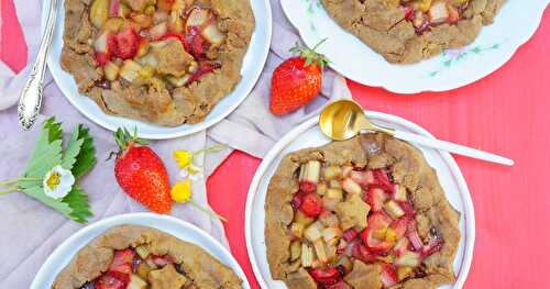 Tartelettes rustiques rhubarbe et fraises (sans gluten, dessert, printemps)