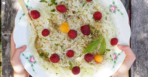 Salade chou rave, framboises, cranberries, livèche (amap, vegan, salade)