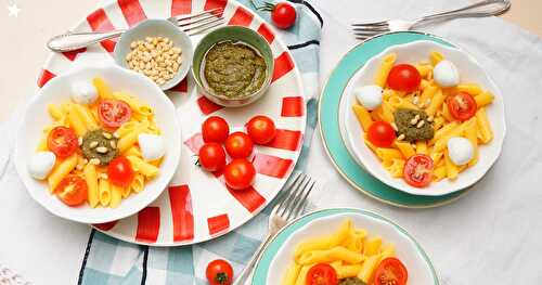 Salade de pâtes, tomates, mozza, pesto, pignons (sans gluten, veggie)