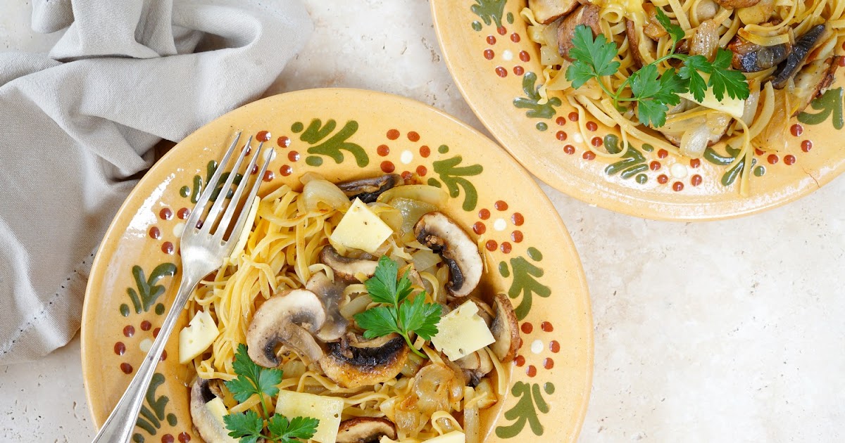 Nouilles alsaciennes, sauce champignons, tomme au poivre (Alsace, veggie)