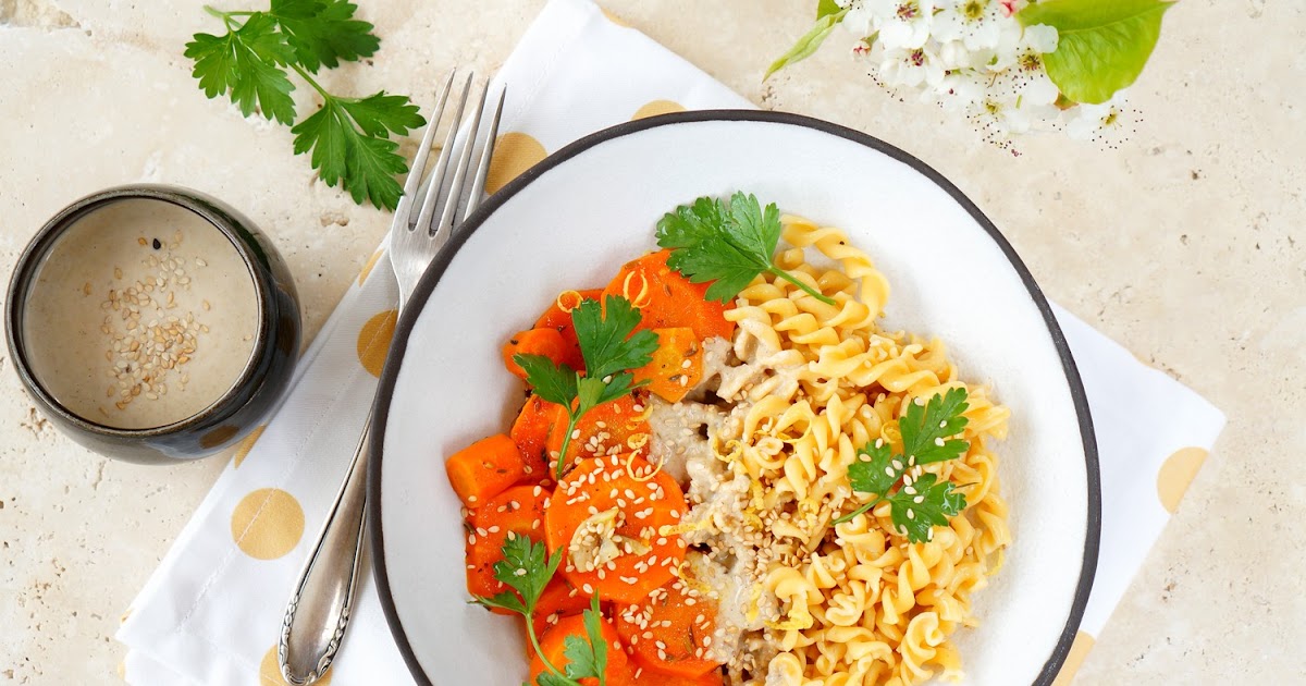 Torsades aux pois chiches, carottes au cumin, sauce sésame-citron, persil (amap, vegan, sans gluten)