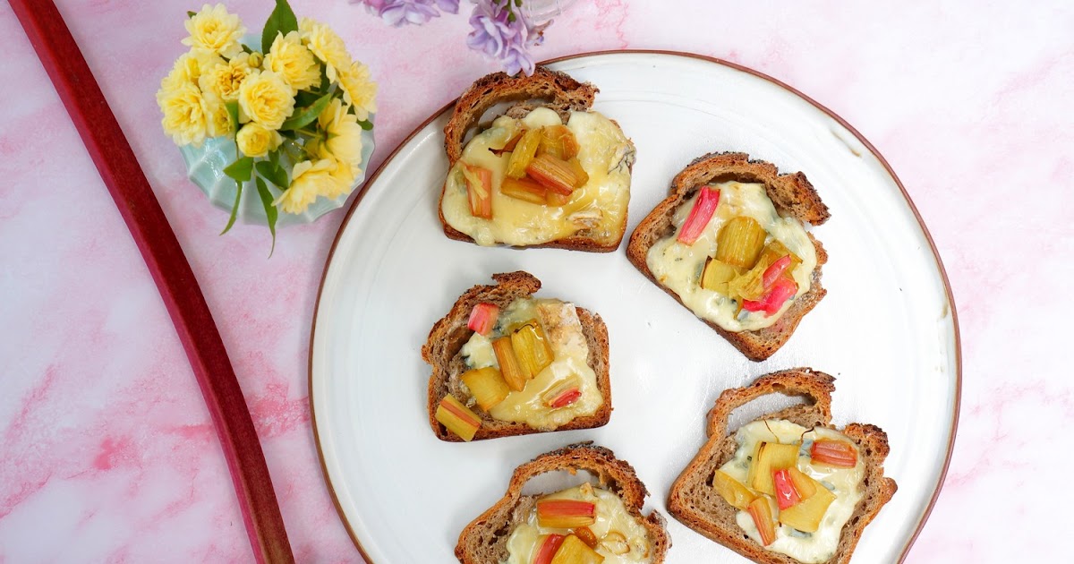 Tartines bleu et rhubarbe rôtie (veggie, printemps)