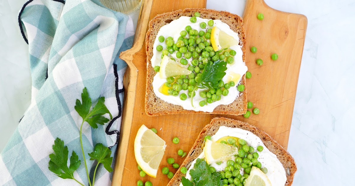 Tartines ricotta, petits pois, citron, dattes (veggie, printemps)