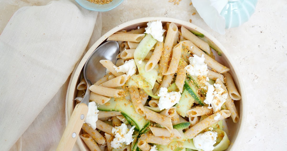 Penne, gomasio aux graines de lin, concombre, chèvre (veggie)