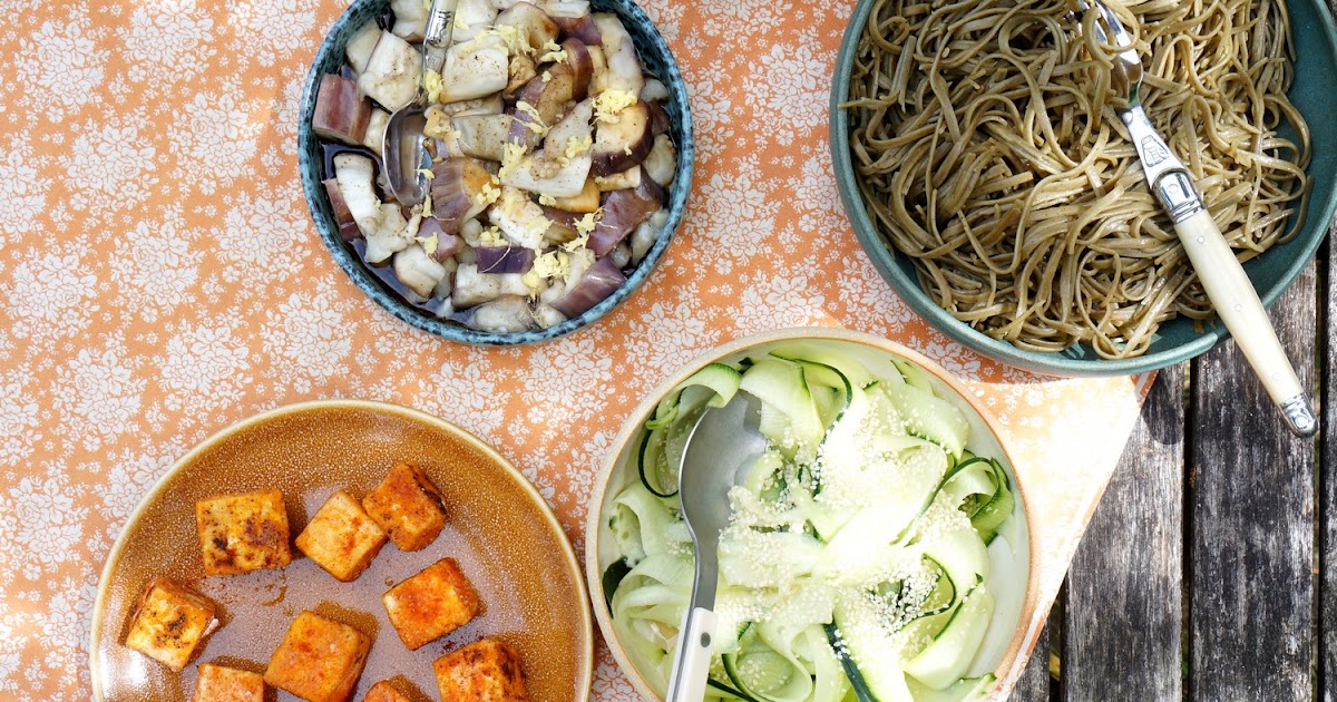 Nouilles soba, concombre au sésame, aubergines au soja, tofu au paprika (amap, vegan, été)