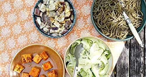 Nouilles soba, concombre au sésame, aubergines au soja, tofu au paprika (amap, vegan, été)