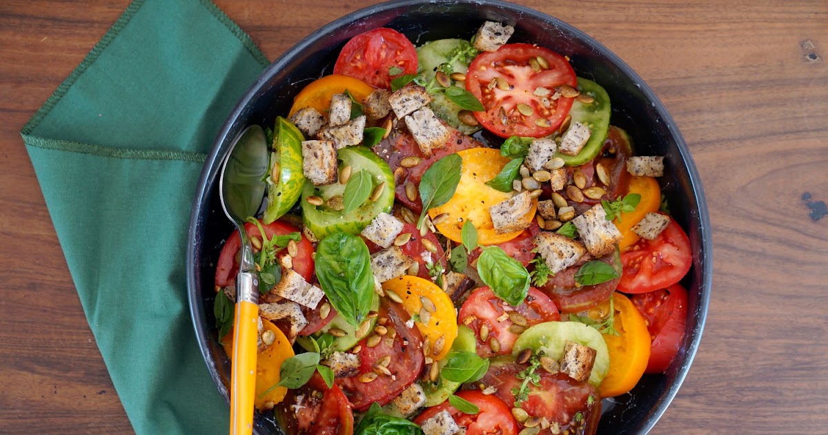 Salades de tomates anciennes, basilic, croûtons (amap, vegan, été, salade)