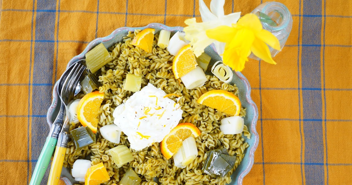 Torsades aux pois cassés, poireaux, oranges, labneh (pâtes, sans gluten, veggie)