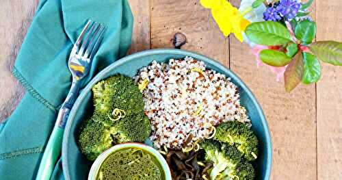 Assiette verte : brocolis, algues, quinoa, sauce miel-spiruline (veggie)
