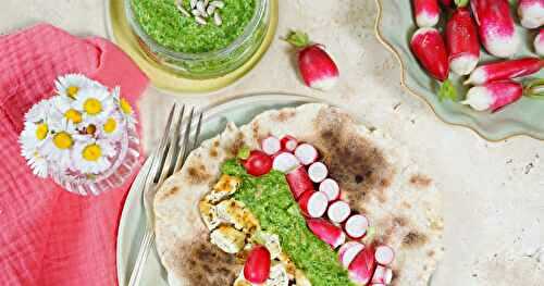 Naans, tofu au thym, pesto de fanes de radis, radis (veggie, printemps)