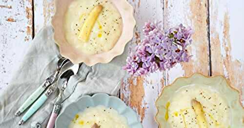 Velouté d'asperges blanches au poivre fumé (soupe, Alsace, printemps)