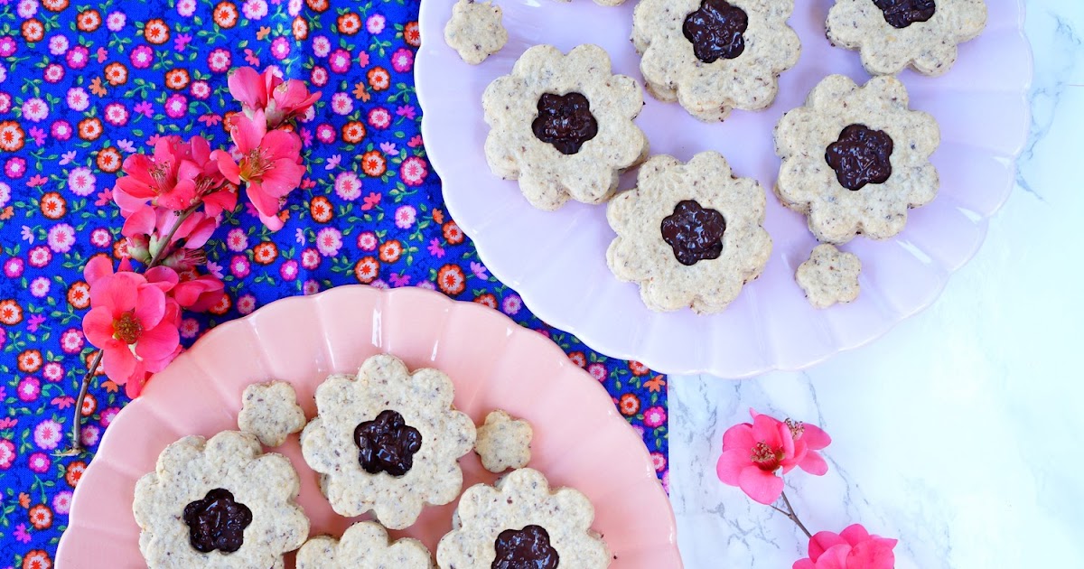 Biscuits fleuris à la pâte à tartiner (goûter, dessert)