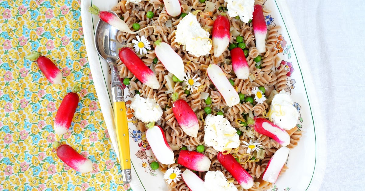 Salade de pâtes, petits pois, radis, labneh (veggie)